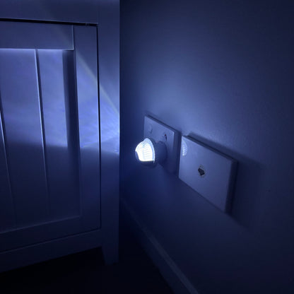 Auto Dusk-to-Dawn LED Night Light (2 Pack)