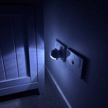 Auto Dusk-to-Dawn LED Night Light (2 Pack)
